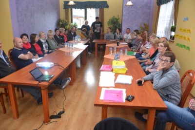 SZKOLENIE DLA KADRY TERAPEUTYCZNEJ ORAZ OPIEKUNÓW PRAWNYCH PRACUJĄCYCH I OPIEKUJĄCYCH SIĘ OSOBAMI NIEPEŁNOSPRAWNYMI INTELEKTUALNIE ORAZ WARSZTATY ZAWODOWE POSTAW NA PRACĘ