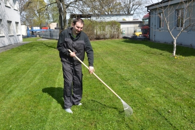 Uczestnicy pracowni metaloplastyki podczas zajęć 11