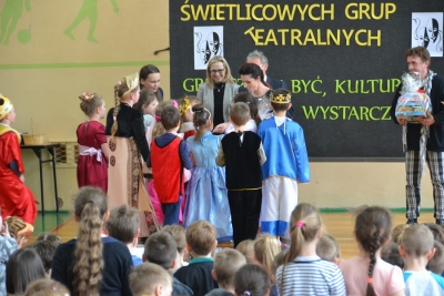 IV POWIATOWY MIĘDZYSZKOLNY FESTIWAL ŚWIETLICOWYCH GRUP TEATRALNYCH W PSP NR 2 W BRZESKU 3